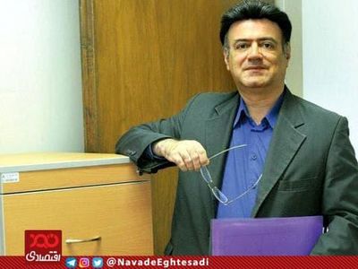 سیاست‌های ارزی بانک مرکزی وابستگی‌ قیمت دلار را به انتخابات آمریکا بیشتر می کند 