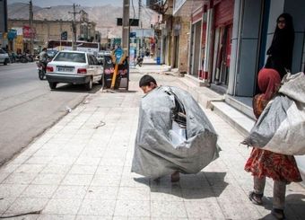 فیلم/استفاده پیمانکار از کودکان کار در تفکیک زباله