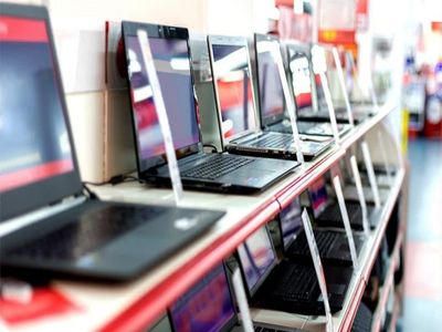 کاهش ۵ تا ۱۰ درصدی قیمت لپ تاپ و تبلت با کاهش نرخ ارز