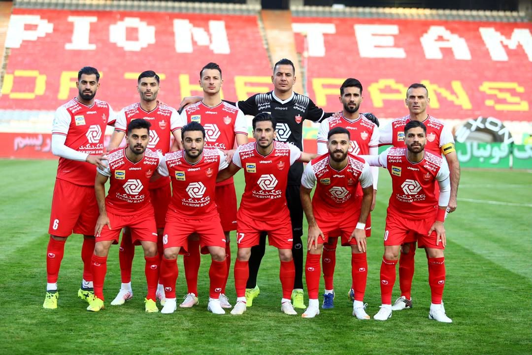 استقبال هواداران پرسپولیس از صدور کارت هواداری بانک گردشگری