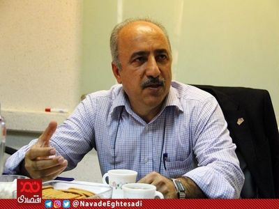 مردم پولی ندارند که بخواهند از طرح فروش اوراق نفتی استقبال کنند/ دولت در سال ۹۹ با انواع و اقسام روش‌ها جیب مردم را خالی کرد