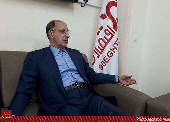رئیس فعلی صندوق بازنشستگی صنعت نفت با چه مجوزی در صندوق امر و نهی می‌کند؟