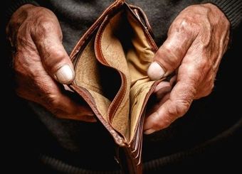 دولت روحانی رکورد سقوط ارزش دلاری حداقل دستمزد کارگران را شکست