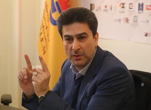 تجهیزات صنعت نفت با وجود مشابه داخلی از طریق مناطق آزاد به طور قانونی وارد می‌شوند