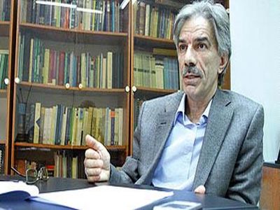 سودهای بادآورده ناشی از بی ثباتی اقتصادی، سرمایه‌ها را از بخش تولید فراری داده است