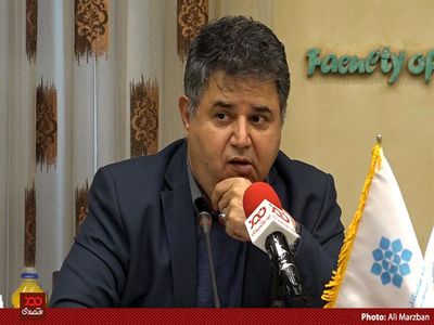 آقای روحانی! راه کنترل نرخ ارز از بین بردن منابع ارزی نیست!