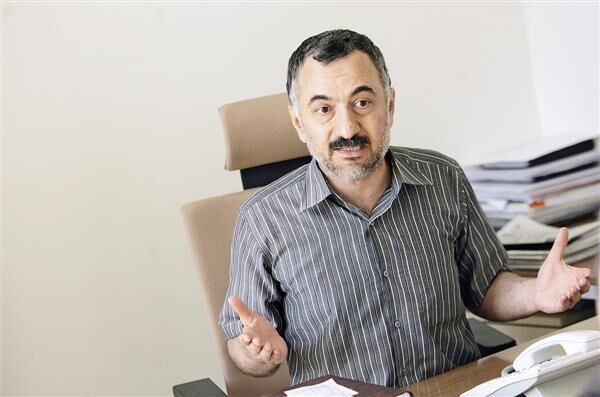 اعتراض طرفدار سینه چاک دولت یازدهم به "واریز یارانه نقدی در شب انتخابات"