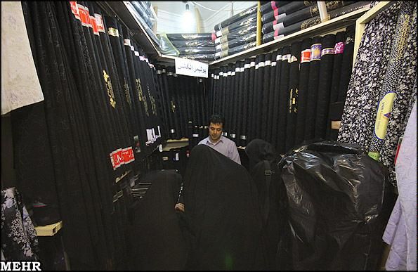 واردات 79 میلیون متر پارچهِ چادر مشکی از خارج!/ برای افتتاح کارخانه چادر مشکلی امروز و فردا می‌کنند!