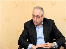 فعالیت بیشتر آسانسورچی‌های وزارت نفت نشان دهنده موفقیت برجام است!/ آنقدر کارشان زیاد شده که تقاضای افزایش حقوق دارند