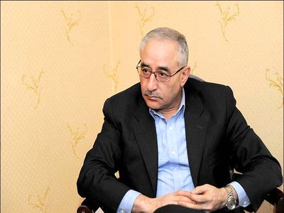 فعالیت بیشتر آسانسورچی‌های وزارت نفت نشان دهنده موفقیت برجام است!/ آنقدر کارشان زیاد شده که تقاضای افزایش حقوق دارند