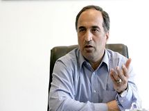 شریعتمداری توان هدایت تولید و صنعت کشور را ندارد/ عملکرد جزیره‌ای و ناهماهنگ دولت یازدهم ادامه یابد نمی‌توان به آینده اقتصاد ایران امیدوار بود