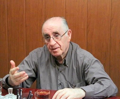 افزایش حقوق کارمندان دولت کمکی به زندگی آنها نمی‌کند!/ با این کار فقط تورم را بیشتر می‌کنیم