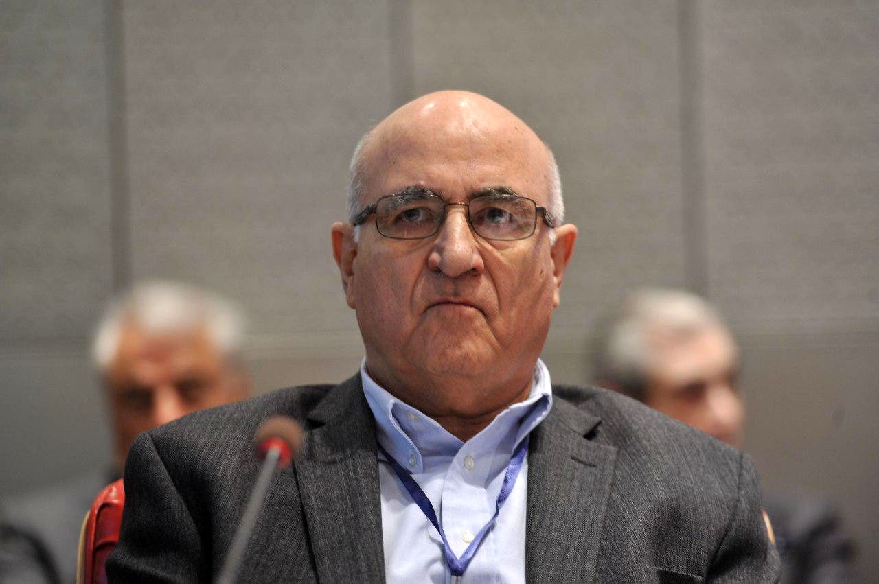 نیمی از بانکهای کشور در 6 سال آینده باید تعطیل یا ادغام شوند/ دولت باید این جسارت را به خرج دهد که اگر بانکی لازم است بسته شود، آن را ببندد