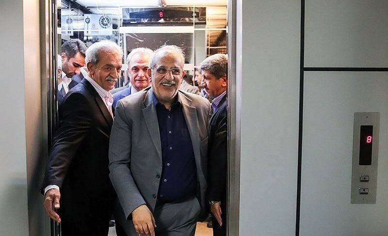 آقای کرباسیان شما خودتان حاضرید در بورس سرمایهگذاری کنید!/ آیا از زیان سهامداران بانکها در بازار سرمایه خبر دارید؟