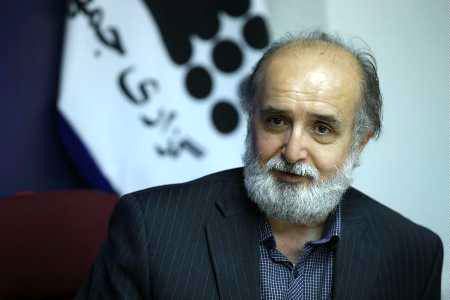 طیبنیا باید زودتر از اینها از وزارت اقتصاد میرفت/ او نتوانست روابط اقتصادی را در کشور تنظیم کند/ کاهش تورم ناشی از یک اقتصاد رکودی ایجاد شد