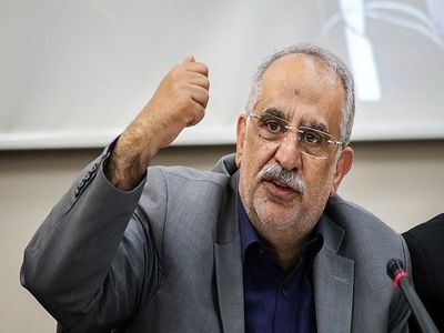 حکم وزیر اقتصاد برای هیراد حاتمی/ کرباسیان در راستای جوانگرایی، یک جوان 32 را به عنوان دستیار خود در وزارت اقتصاد منصوب کرد