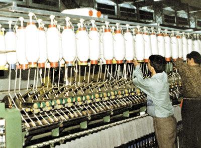 زیانِ کارخانه 67 ساله مخمل و ابریشم کاشان از نصف سرمایهاش بالا زد/ مسئولان دولتی تشدید رکود اقتصادی را نمی‌بینند!