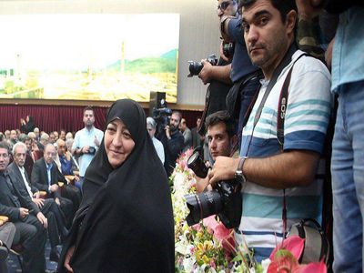 مشاور نعمت‌زاده صندلی پیدا نکرد، مراسم تودیع و معارفه وزیر صنعت را ترک کرد!