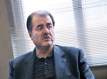 کاهش نرخ سود بانکی به تنهایی کارساز نیست/ نرخ سود تسهیلات را هم کاهش دهید/ با این وضعیت تولید تکان نمیخورد