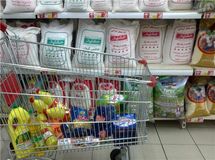 افزایش قیمت اکثر کالاهای اساسی در سومین ماه سال/ پیاز 103 درصد، سیب زمینی 74 درصد، گوجه 48 درصد و خرما 67 درصد گران شدند!+ جدول