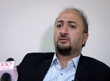 فیلم:: سرزعیم اقتصاددان حامی دولت: نوبخت اجازه حذف یارانه ثروتمندان را نداد و امروز خودش باید در این زمینه جواب بدهد