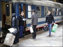 2 دلیل تاخیر در جابجایی مسافران اربعین به کربلا به روایت مدیرکل نظارت بر خدمات مسافری شرکت راه‌آهن