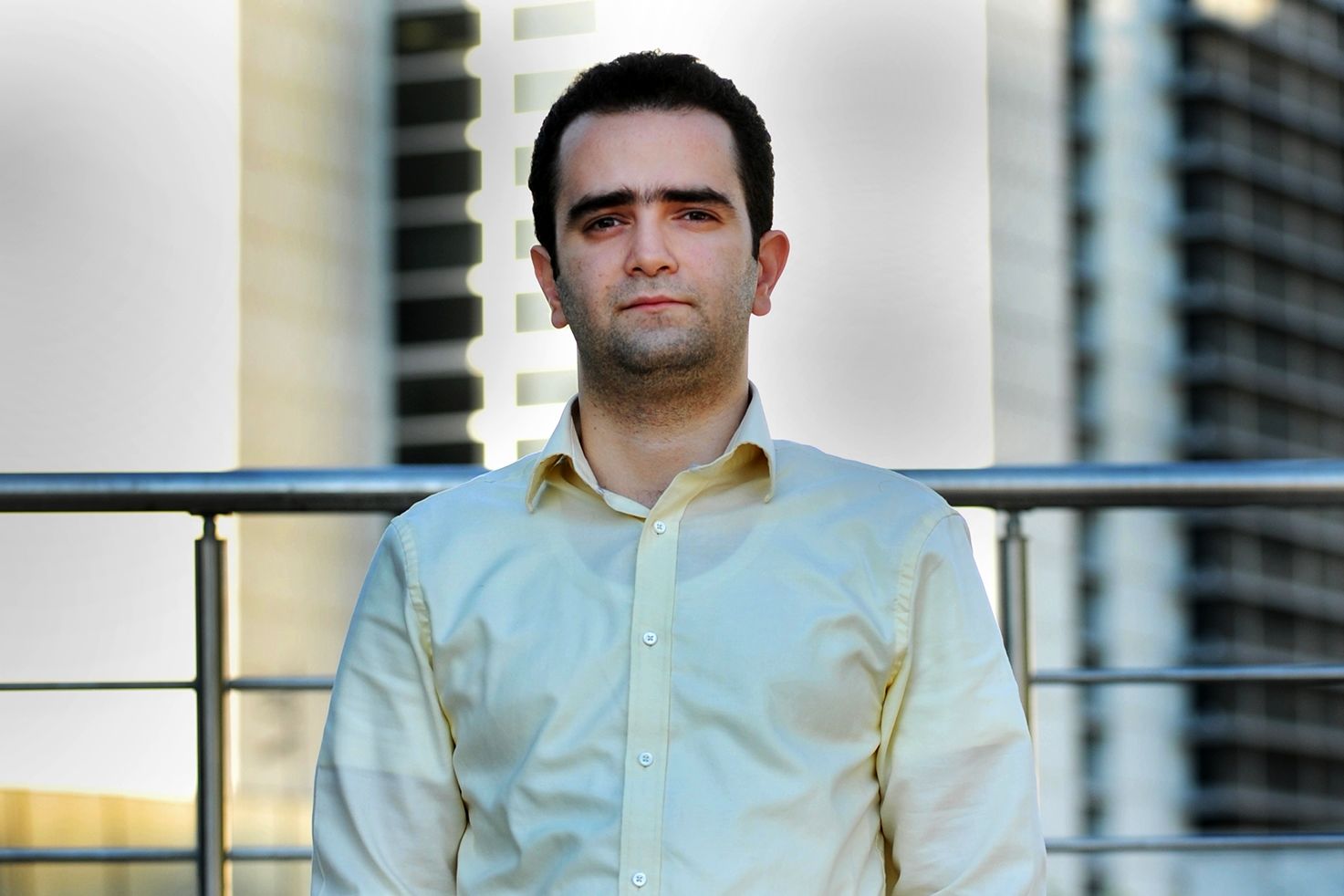 بانکها نباید به زلزلهزدگان کمک کنند/ در کجای دنیا بانکها نقش خیریه را در بلایای طبیعی ایفا میکنند؟