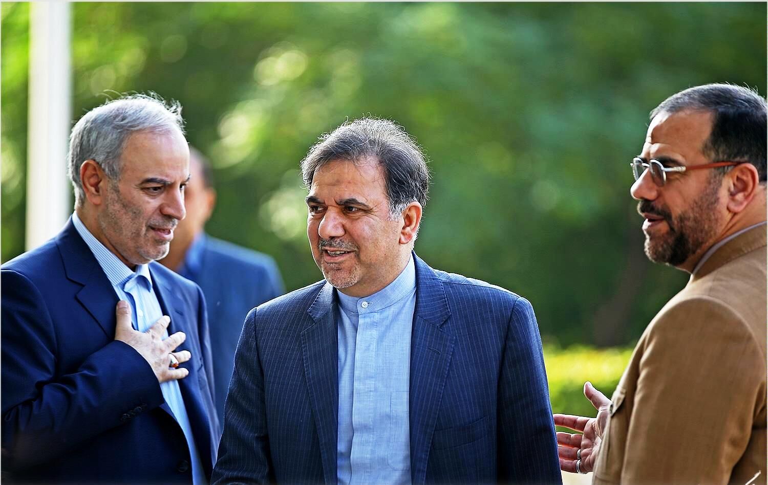 وزیر راه و شهرسازی: نمی‌توانیم قیومیت مردم در بازسازی مناطق زلزله‌زده بر عهده بگیریم