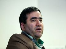 الزام دستگاههای دولتی برای خرید کتابهای معاون مناطق آزاد/ اصرار معاون بانک برای استخدام در دانشگاه تهران/ بودجه 180 میلیونی برای قرار دادن عکسهای جذاب در اینستاگرام