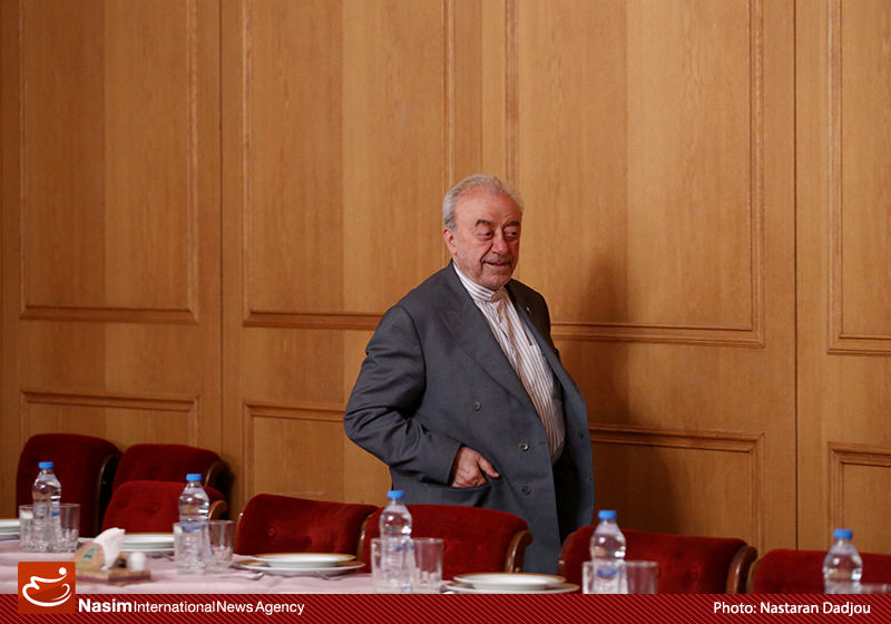 تجار نگران افزایش قیمت دلار هستند/ قیمت دلار پایین نیاید، یوآن نیز ارزان نخواهد شد/ ارزش ریال هر روز در حال کاهش است