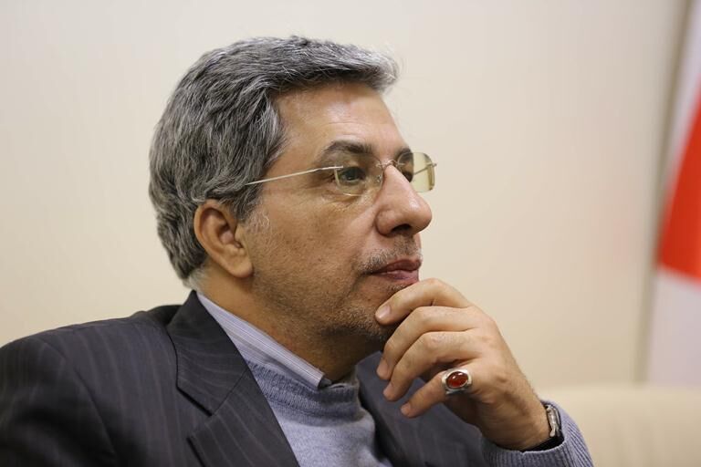 مردم باید گرانی‌ها را تحمل کنند/ دولت هیچ برنامه‌ای برای کنترل قیمت گوجه‌فرنگی ندارد/ تخم مرغ دیگر به قیمت قبلی باز نمی‌گردد