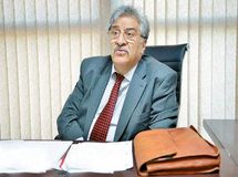 ضعف مدیریتی در بانک مرکزی قیمت دلار را بالا برده است/ بانک مرکزی به جای حفظ ارزش پول ملی به دنبال دلار فروشی است