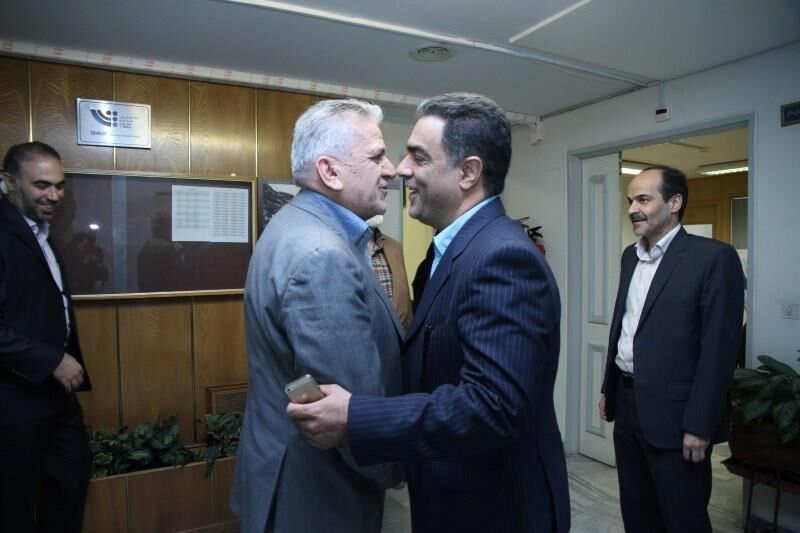 در سهام عدالت پول بین گداها توزیع می‌شود