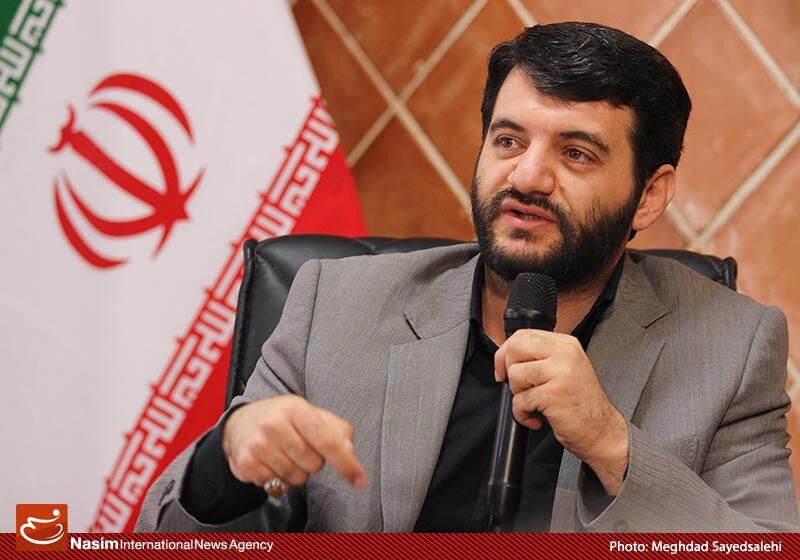 اقتصاد ایران به موقع جراحی نشود، روزنه‌های امید کور می‌شود/ گران کردن بنزین قبل از اصلاح هدفمندی یارانه‌ها فشار را بر مردم تشدید می‌کند