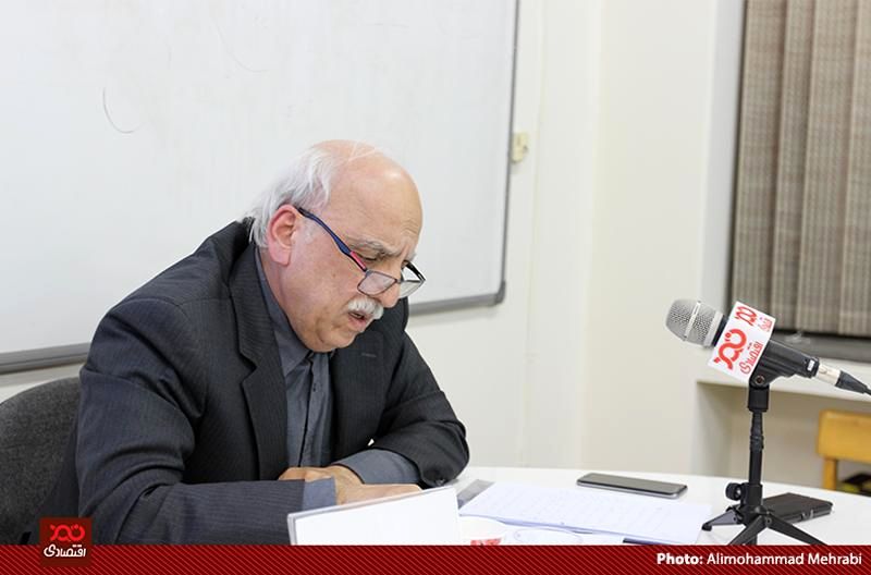 اکنون بهترین فرصت است که دولت دلار را گران کند/ ذخایر بانک مرکزی برای دفاع از ارز پاسخگو نیست و ارز پرش خواهد کرد