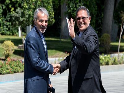 براساس محاسبات ما قیمت دلار باید زیر ۴۰۰۰ تومان باشد/ بانک مرکزی باید مدیریت قوی‌تری بر بازار ارز داشته باشد