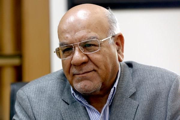 فخریه کاشان نباید مثل دهه 70 قِسِر در برود/ نهادهای مسئول باید او را بابت معطل نگه داشتن صنعت هوایی کشور بازخواست کنند