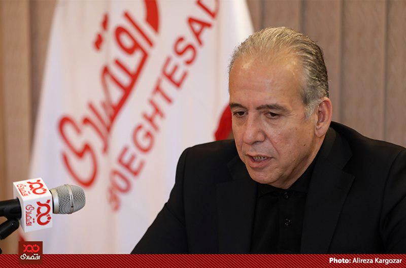 بیش از 80 درصد از صادرات و واردات کشور دست دولت است/ کسی که به اسم یک پیرزن پورشه وارد می‌کند، چطور نمی‌تواند نمایندگی پورشه را شناسایی کند؟