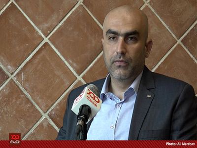 مواد اولیه‌مان در گمرک مانده و اجازه ترخیص نمی‌دهند/ مسئولان وزارت صنعت ما را به دفترشان راه نمی‌دهند/ خودتحریمی از تحریم‌های آمریکا بدتر است