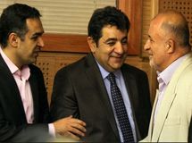 دلار 4200 تومانی هنوز در اختیار وارد کنندگان قرار نگرفته است/ با این وضعیت مردم نباید توقع کاهش قیمت کالاهای وارداتی را داشته باشند