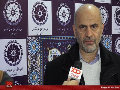 فرشاد مومنی اقتصاددان: جهت‌گیری‌های دولت حسن روحانی واردات محور است/ نباید ذخایر استراتژیک دلاری کشور را صرف سفر به آنتالیا و ارمنستان کرد