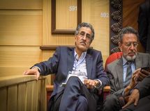 رشد نقدینگی زمینه افزایش قیمت ارز را فراهم کرد/ فاصله 2000 تومانی بین ارز آزاد و دولتی رانت خطرناکی ایجاد کرده/ تداوم وضع فعلی بازار ارز مردم را نسبت به آینده بی‌اعتماد می‌کند