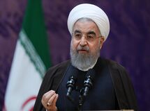 فیلم:: حسن روحانی: امروز وقتی رئیس بانک مرکزی میگوید دلار نخرید، قیمتها پایین می‌آید، همه مطمئن می‌‌شوند که قیمتها پایین می‌آید و دست از خریدن دلار برمی‌دارند!