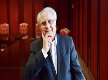 دلار 10 هزار تومانی فاجعه است/ این رقم نشان دهنده عدم هماهنگی و بی برنامگی در اقتصاد کشور است/ حضور همتی تاثیری روی نرخ دلار نمیگذارد