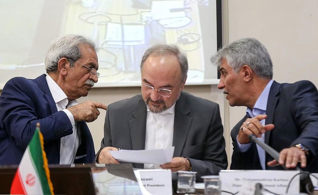 عضو هیات جذب سرمایه خارجی آمار سازمان سرمایه‌گذاری خارجی را رد کرد/ سال 96 فقط 2 میلیارد دلار سرمایه خارجی جذب شد