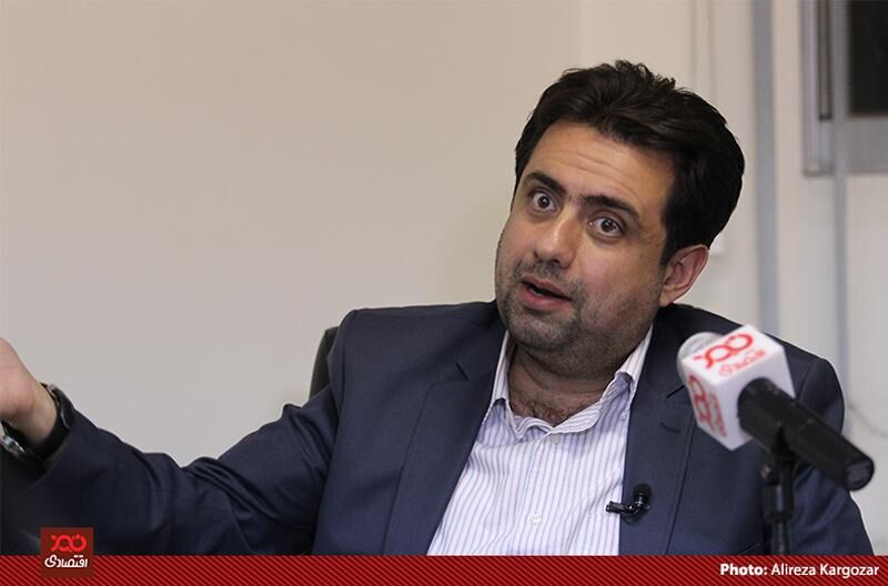 دولت با اشتباهات خودش 88 هزار میلیارد تومان به جیب پسرخاله‌ها و پسر عموهایش ریخته است/ تورم با کنترل نرخ ارز مهار نمی‌شود