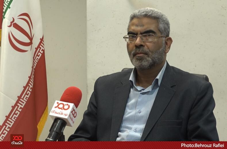 به جای حذف دلار ۴۲۰۰ تومانی جلوی رانت‌خواران را بگیرید