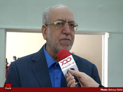 سفیر آلمان، دست صادرکنندگان کشورش را می‌گرفت و به دفتر من که وزیر بودم می‌آورد، چرا سفرای ما اینگونه نیستند؟!
