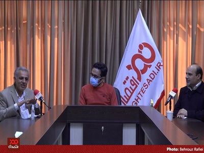 دولت در تعیین نرخ دستمزد مداخله می‌کند و حتی وزیر در جلسات آخر رقم پیشنهاد می دهد (۲)