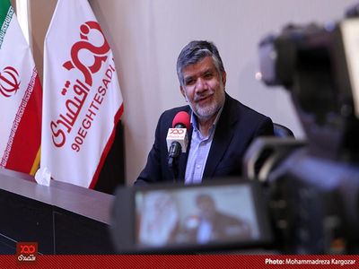 کشاورزان به دلیل مشکلات مالی مجبورند کالاهای خود را بالای درخت به دلالان بفروشند(۳)